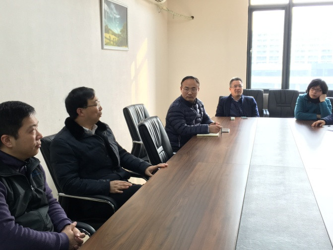 sc_280935_057993.jpg 图3ylzzcom永利总站姜斌经理和电气工程党支部党员们进行讨论和交流_副本.jpg
